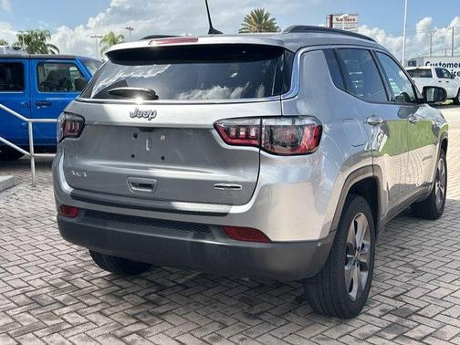 2022 Jeep Compass Latitude Lux