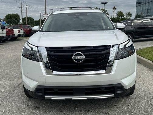 2025 Nissan Pathfinder SL