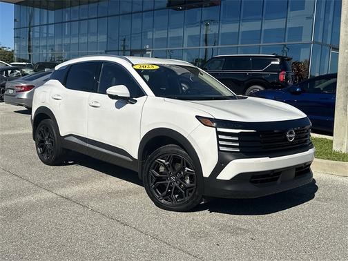 2025 Nissan Kicks SR