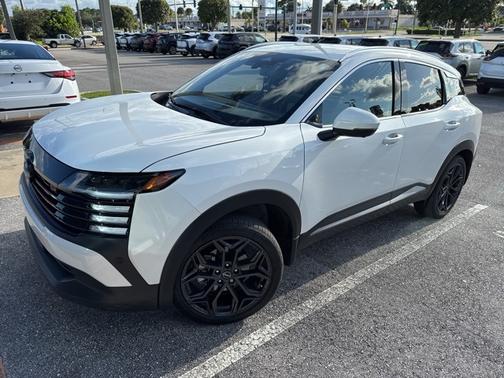 2025 Nissan Kicks SR