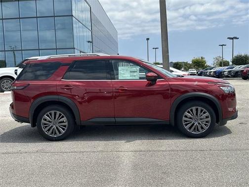 2025 Nissan Pathfinder SL