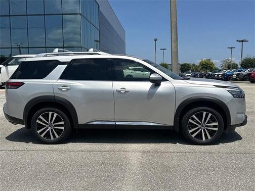 2025 Nissan Pathfinder Platinum