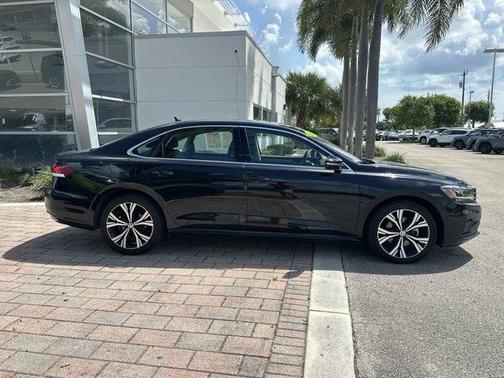 2022 Volkswagen Passat 2.0T SE