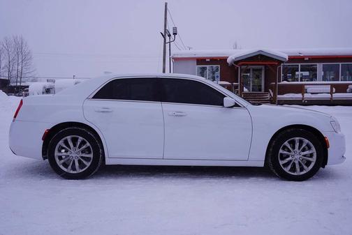 Bright White Clearcoat 2023 Chrysler 300 Touring