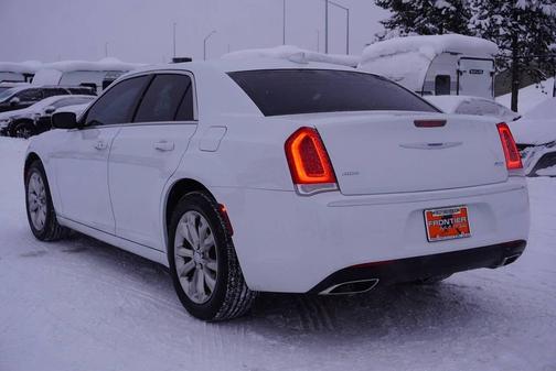 Bright White Clearcoat 2023 Chrysler 300 Touring