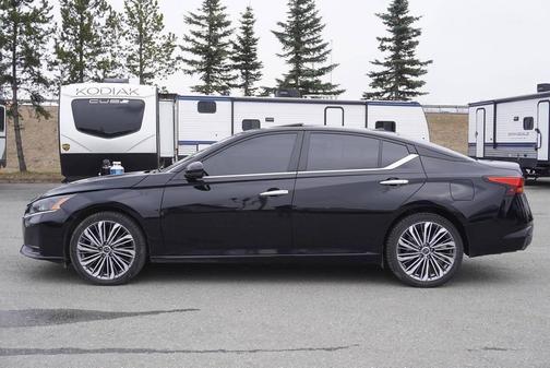 Super Black 2024 Nissan Altima 2.5 SL