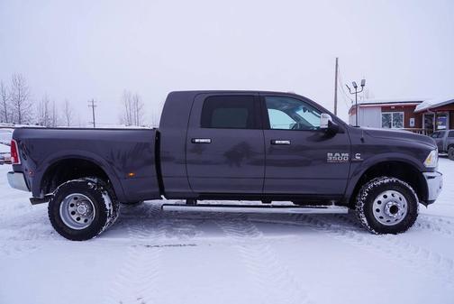 Granite Crystal Metallic Clearcoat 2017 RAM 3500 Laramie