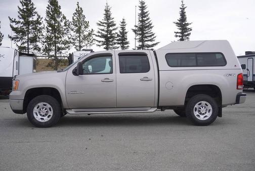 Light Autumnwood Metallic 2009 GMC Sierra 2500 SLT Crew Cab