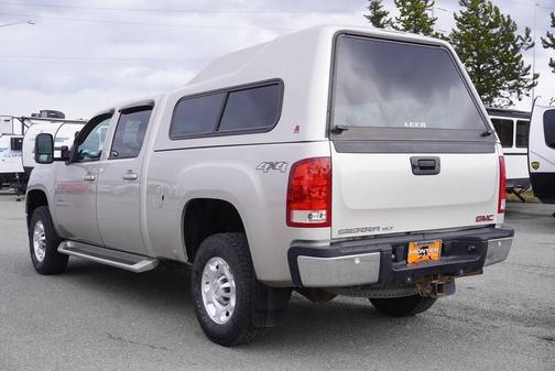 Light Autumnwood Metallic 2009 GMC Sierra 2500 SLT Crew Cab