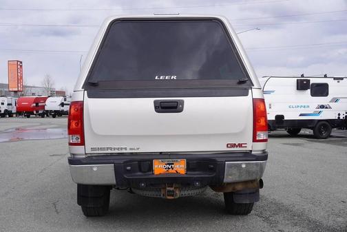 Light Autumnwood Metallic 2009 GMC Sierra 2500 SLT Crew Cab