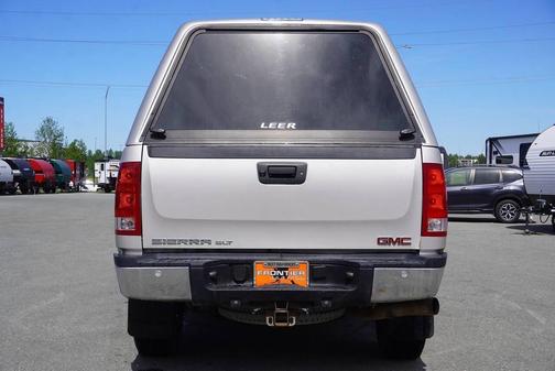 Light Autumnwood Metallic 2009 GMC Sierra 2500 SLT Crew Cab
