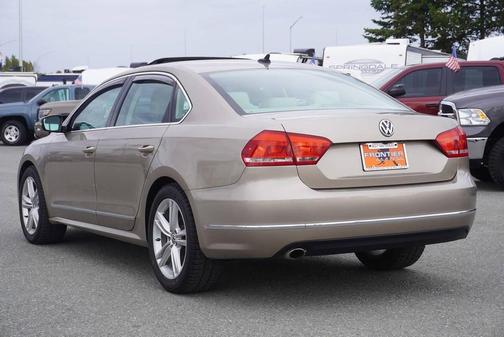 Titanium Beige 2015 Volkswagen Passat 2.0L TDI DSG SEL Premium