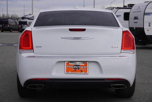 Bright White Clearcoat 2019 Chrysler 300 Limited