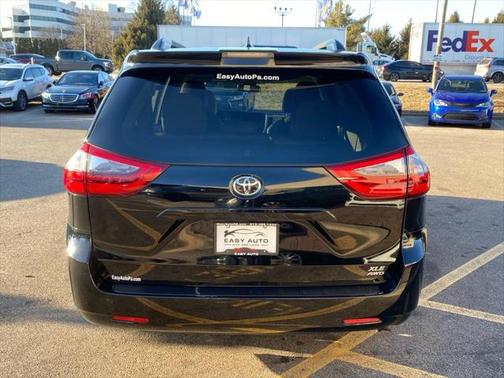 2020 Toyota Sienna XLE