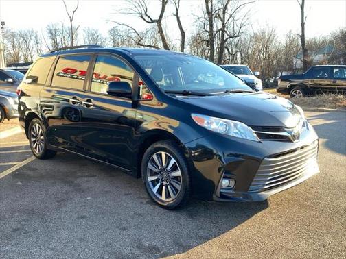 2020 Toyota Sienna XLE