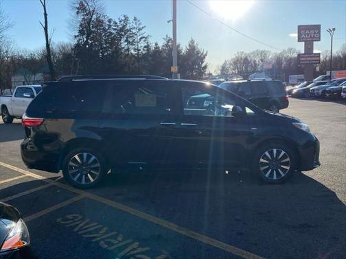 2020 Toyota Sienna XLE