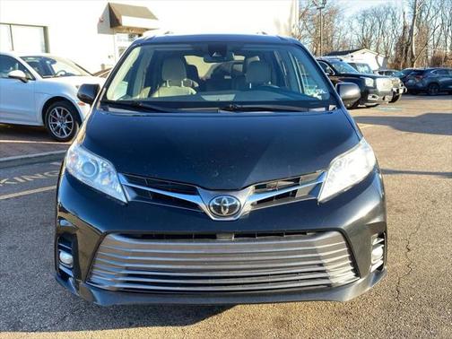2020 Toyota Sienna XLE