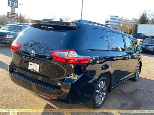 2020 Toyota Sienna XLE