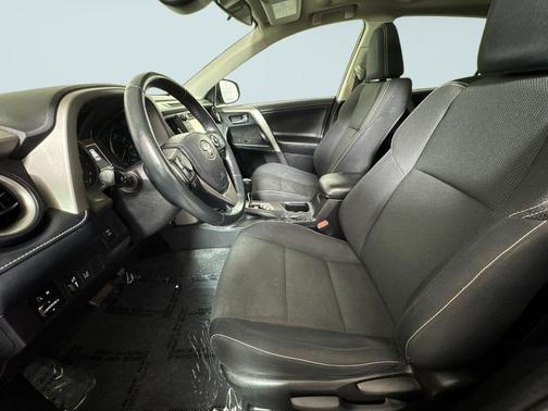 Pearl 2018 Toyota RAV4 XLE