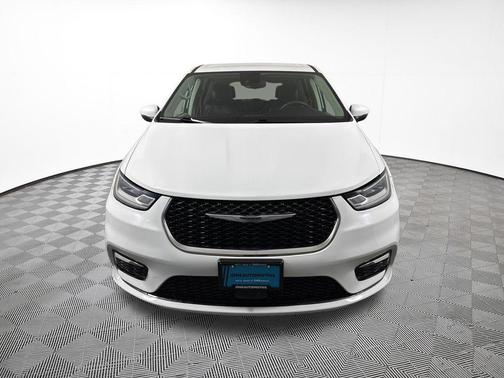 Bright White Clearcoat 2023 Chrysler Pacifica Touring L