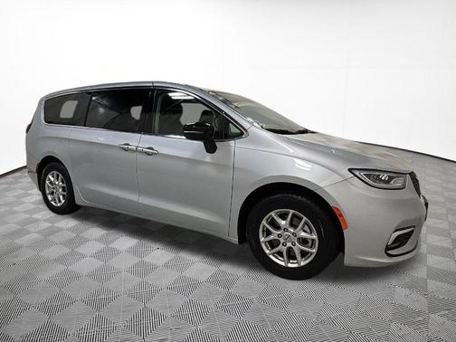 Silver Mist Clearcoat 2024 Chrysler Pacifica Touring L