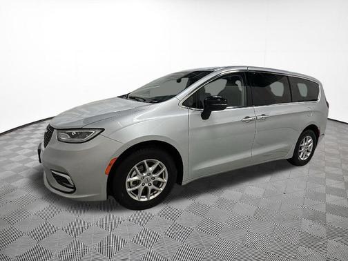 Silver Mist Clearcoat 2024 Chrysler Pacifica Touring L