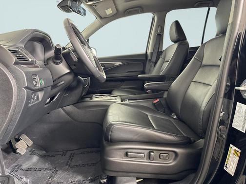 Crystal Black Pearl 2023 Honda Ridgeline RTL