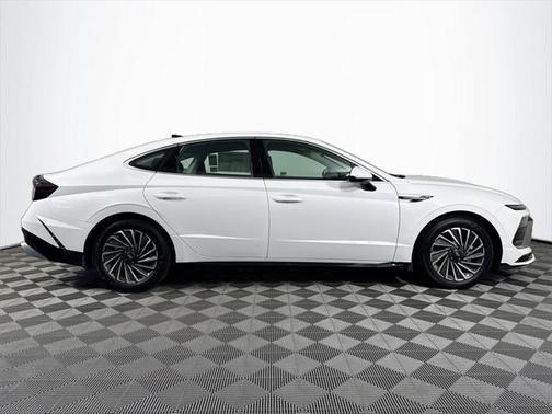 2025 Hyundai SONATA Hybrid SE