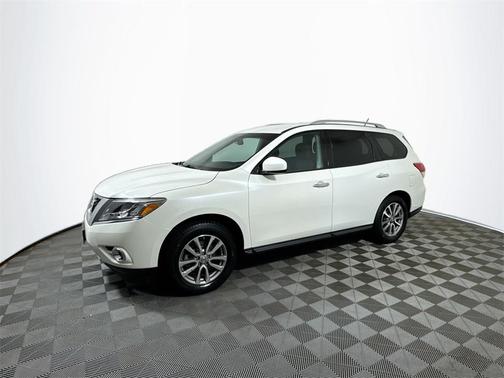2016 Nissan Pathfinder SV