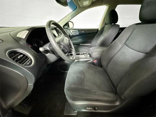 2016 Nissan Pathfinder SV