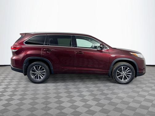 Ooh La La Rouge Mica 2017 Toyota Highlander XLE