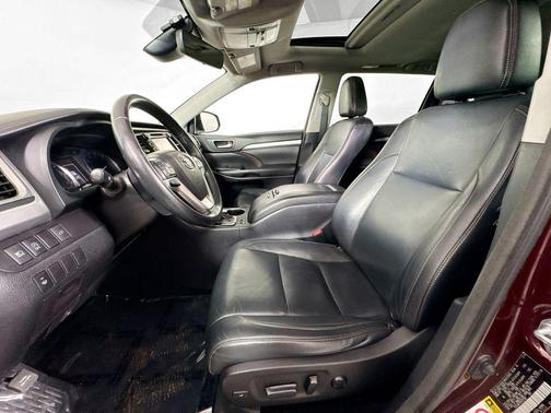 Ooh La La Rouge Mica 2017 Toyota Highlander XLE