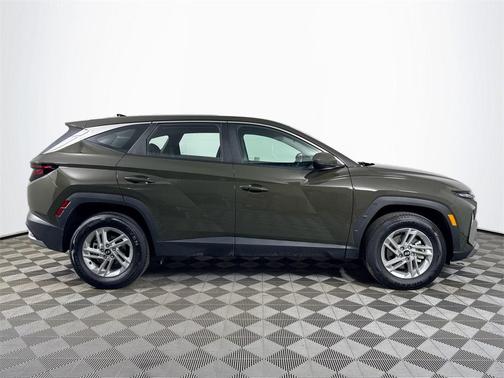 2025 Hyundai TUCSON SE