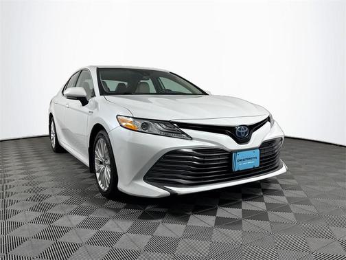 2020 Toyota Camry Hybrid XLE