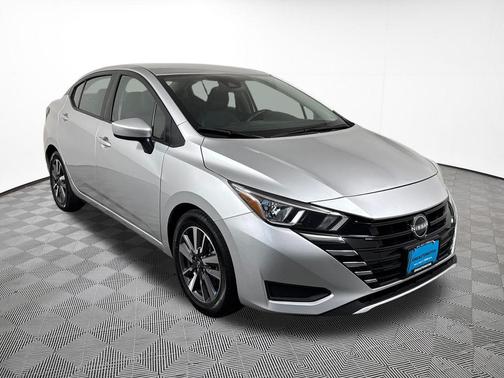 Brilliant Silver Metallic 2024 Nissan Versa 1.6 SV