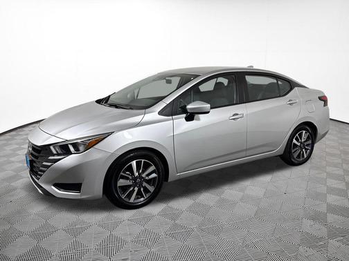 Brilliant Silver Metallic 2024 Nissan Versa 1.6 SV