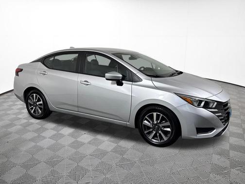 Brilliant Silver Metallic 2024 Nissan Versa 1.6 SV