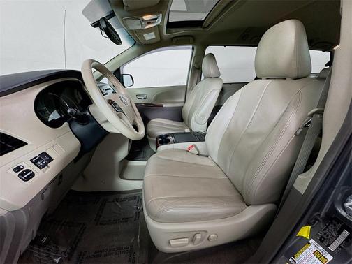 2012 Toyota Sienna XLE