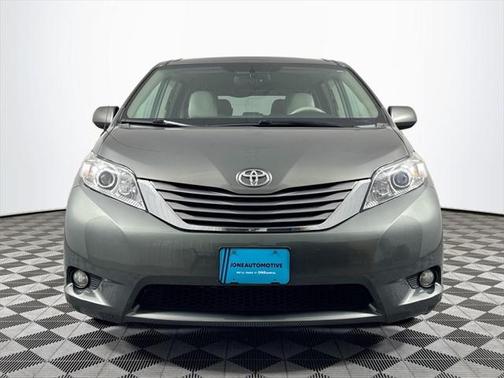 2012 Toyota Sienna XLE