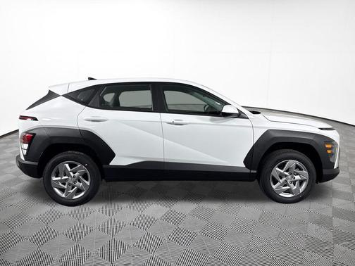 Atlas White 2026 Hyundai KONA SE