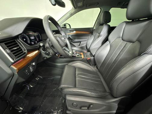 2022 Audi Q5 45 S line Prestige