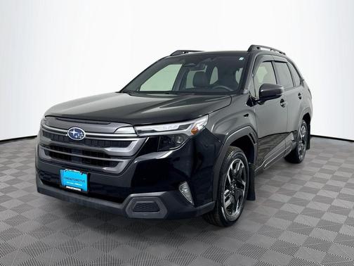 Crystal Black Silica 2025 Subaru Forester Limited