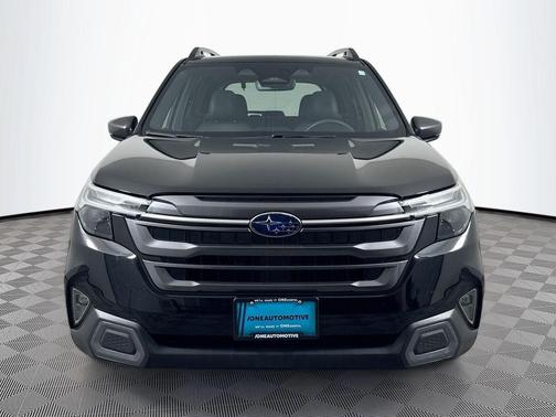 Crystal Black Silica 2025 Subaru Forester Limited