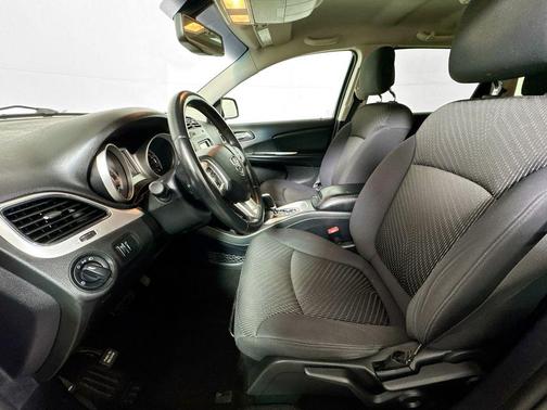 Bright Silver Metallic Clearcoat 2013 Dodge Journey SE