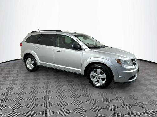 Bright Silver Metallic Clearcoat 2013 Dodge Journey SE