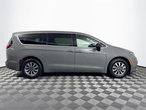 2025 Chrysler Pacifica Hybrid Select
