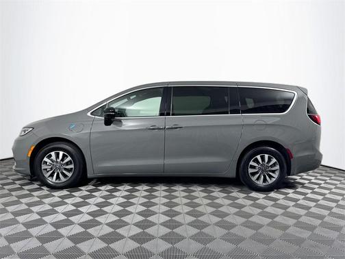 2025 Chrysler Pacifica Hybrid Select