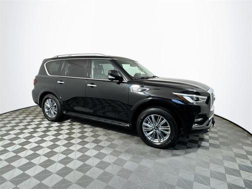 2022 INFINITI QX80 Luxe