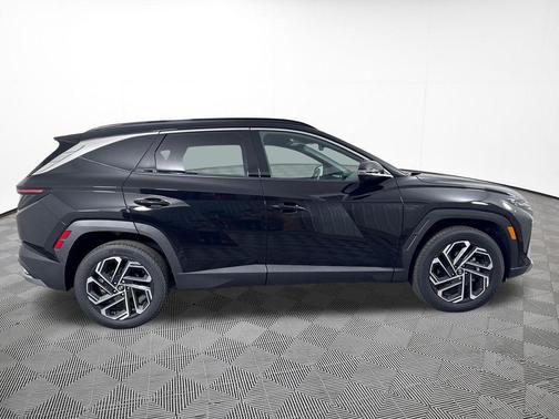 Phantom Black 2025 Hyundai TUCSON Limited