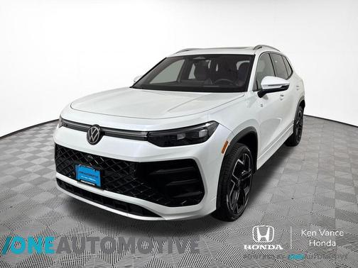 Opal White 2025 Volkswagen Tiguan 2.0T SEL R-Line 4MOTION